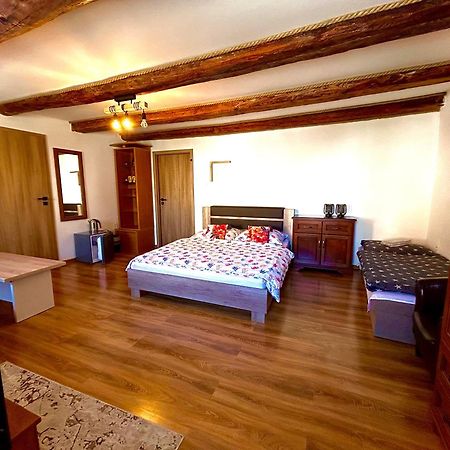 Apartman Velicka Vinaren Poprad Exterior foto