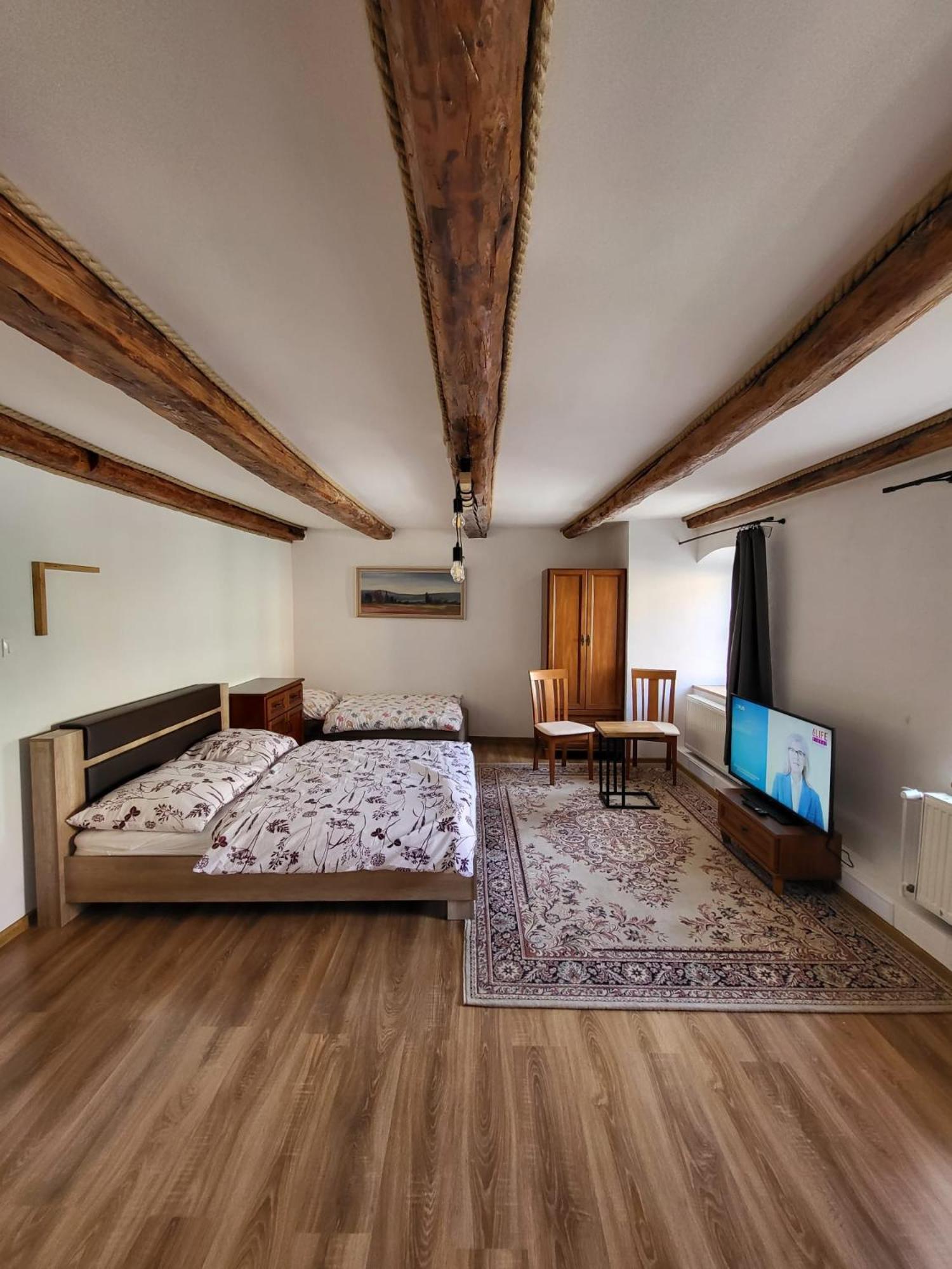 Apartman Velicka Vinaren Poprad Exterior foto