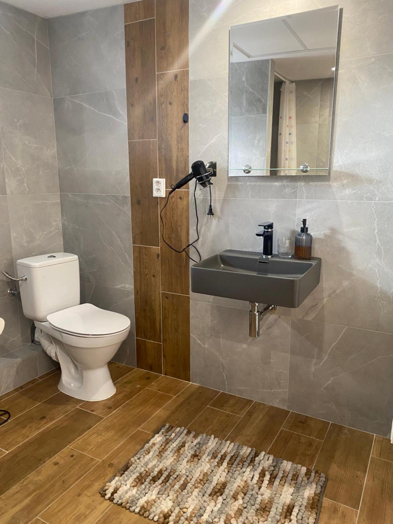 Apartman Velicka Vinaren Poprad Exterior foto