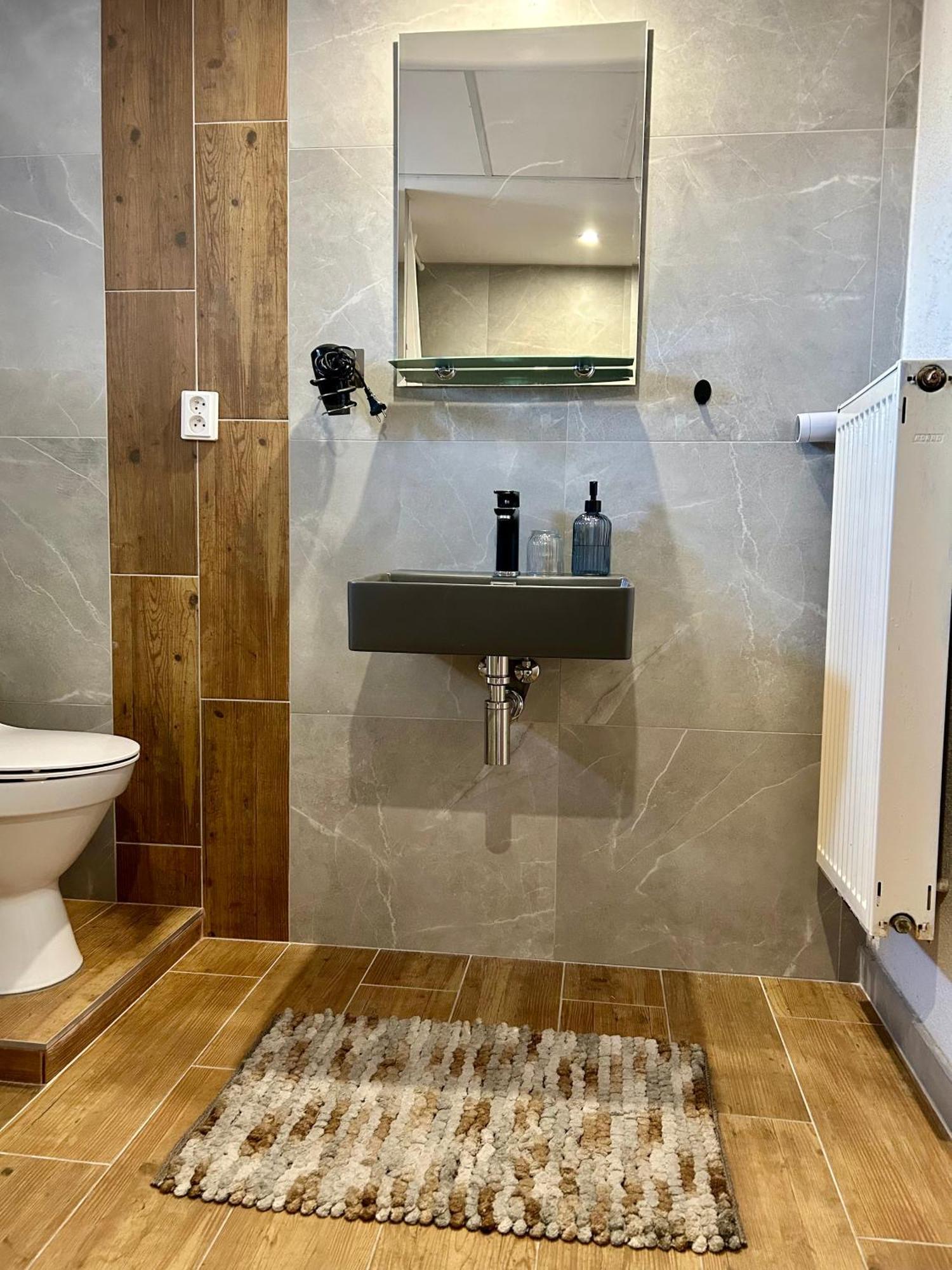 Apartman Velicka Vinaren Poprad Exterior foto