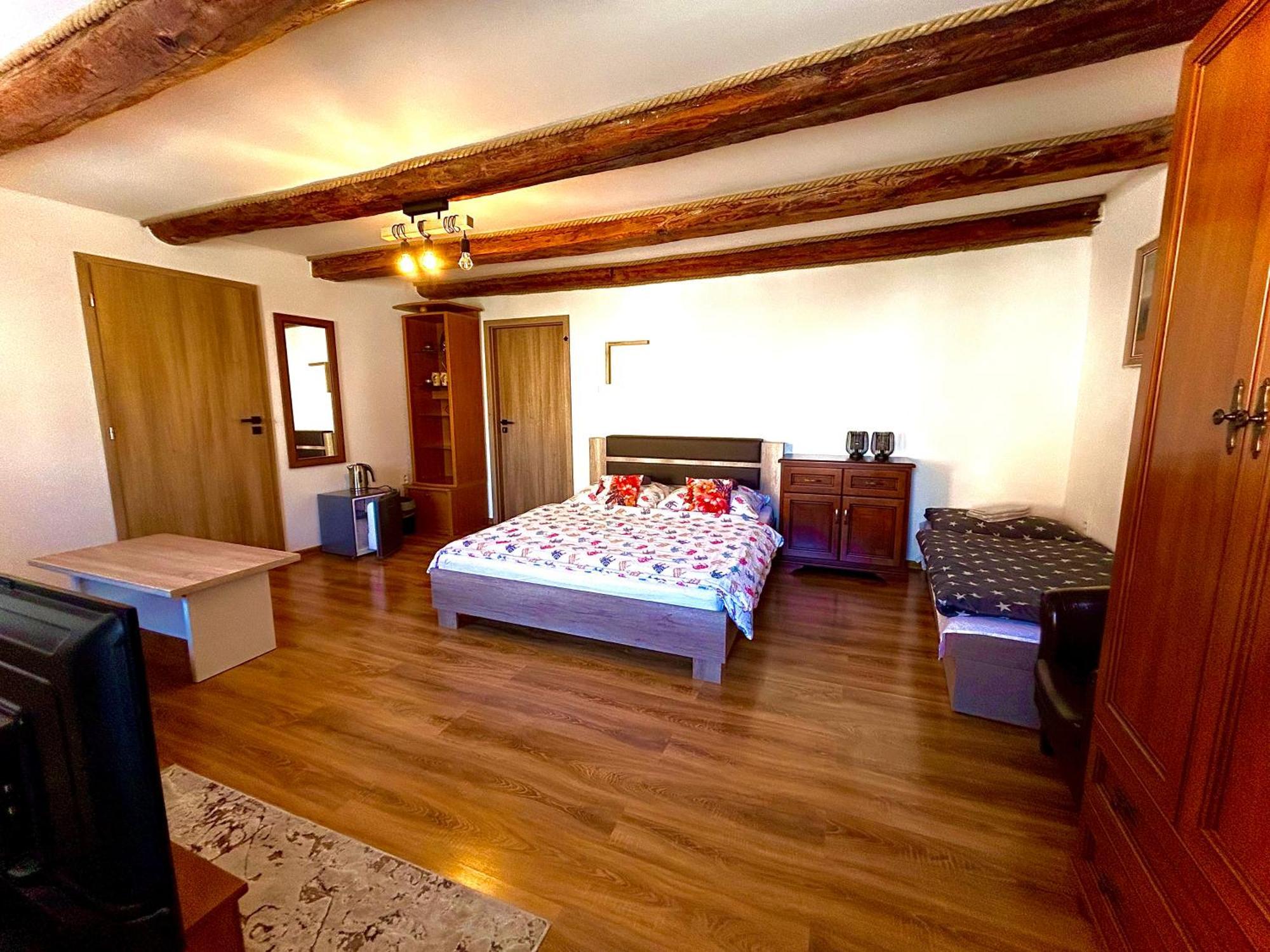 Apartman Velicka Vinaren Poprad Exterior foto